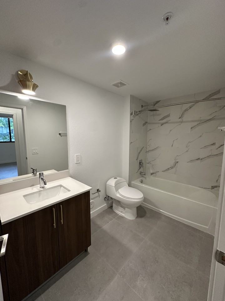 2001 Hollywood Blvd #538 - Photo 4 of 19