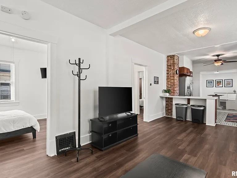 211 W Vine St #NA - Photo 4 of 10