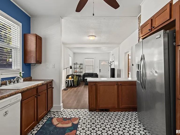 211 W Vine St #NA - Photo 6 of 10