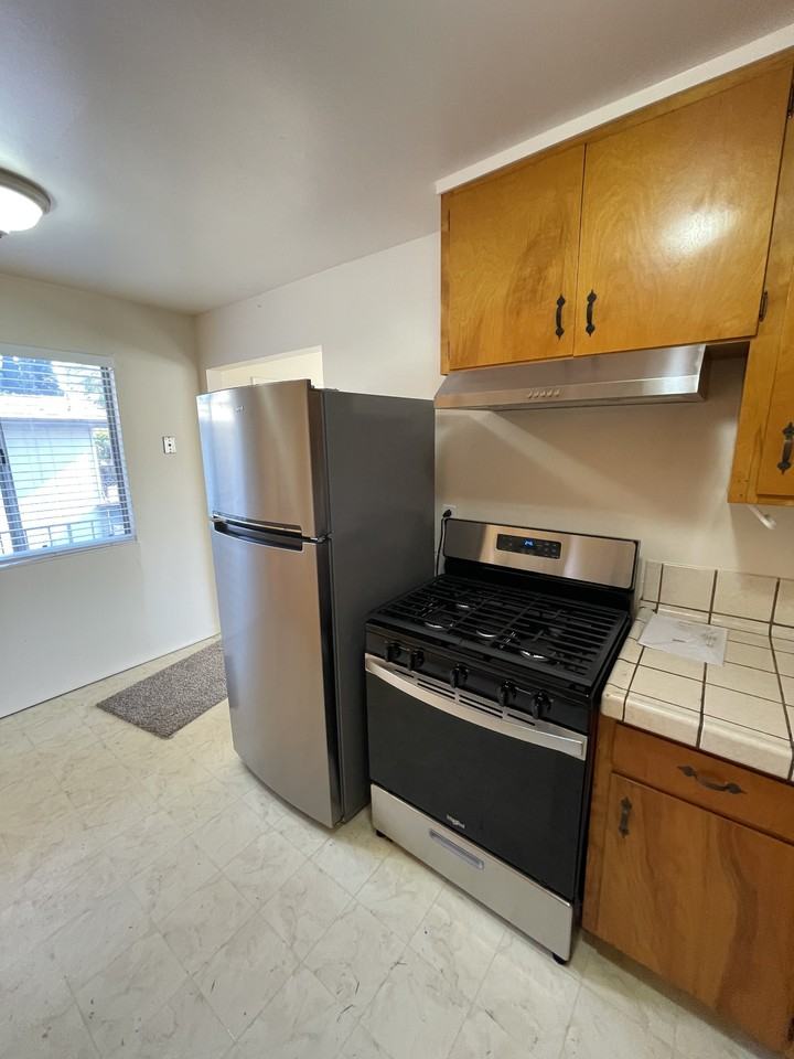 226 E J St #4 - Photo 5 of 19