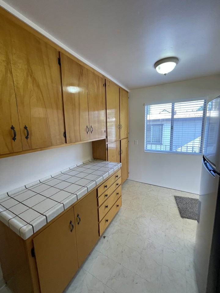 226 E J St #4 - Photo 6 of 19