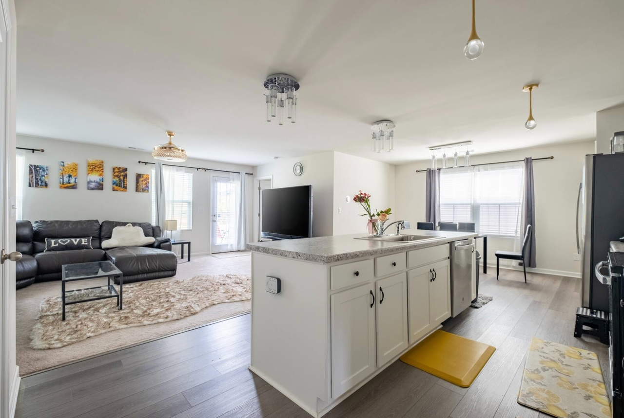 1020 Skipjack Ln - Photo 3 of 31