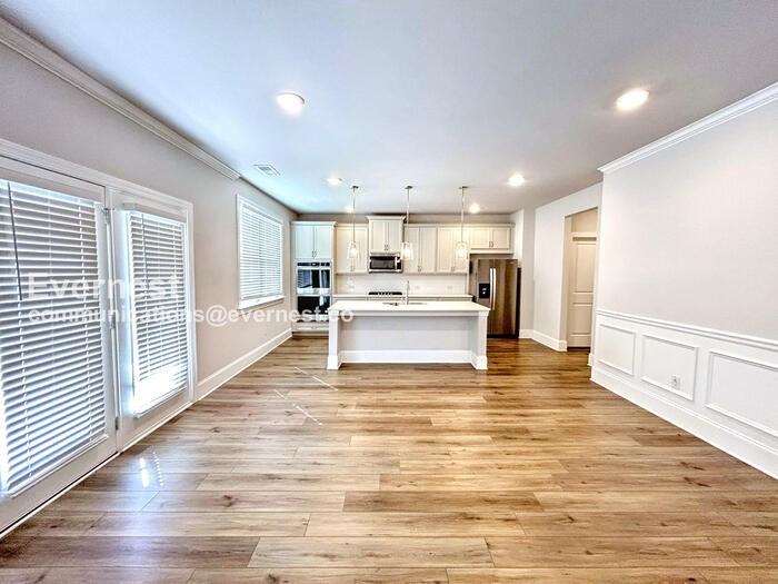 331 Caledonia Ct - Photo 3 of 31