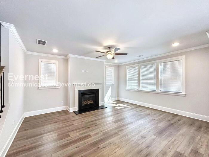 331 Caledonia Ct - Photo 4 of 31