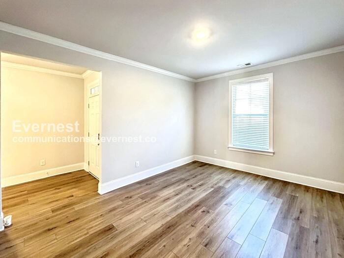 331 Caledonia Ct - Photo 5 of 31