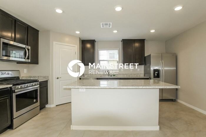 3915 3915 South 82nd Drive - Photo 5 of 17