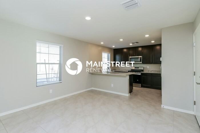 8227 W Odeum Ln - Photo 5 of 17