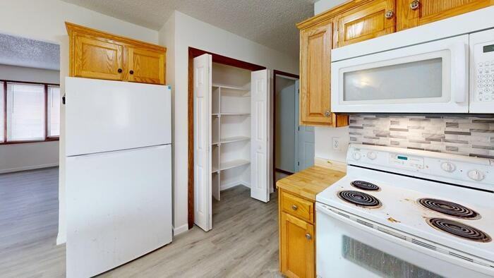 329 W Indiana Ave - Photo 2 of 19