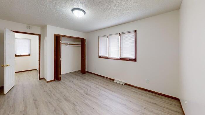 329 W Indiana Ave - Photo 7 of 19