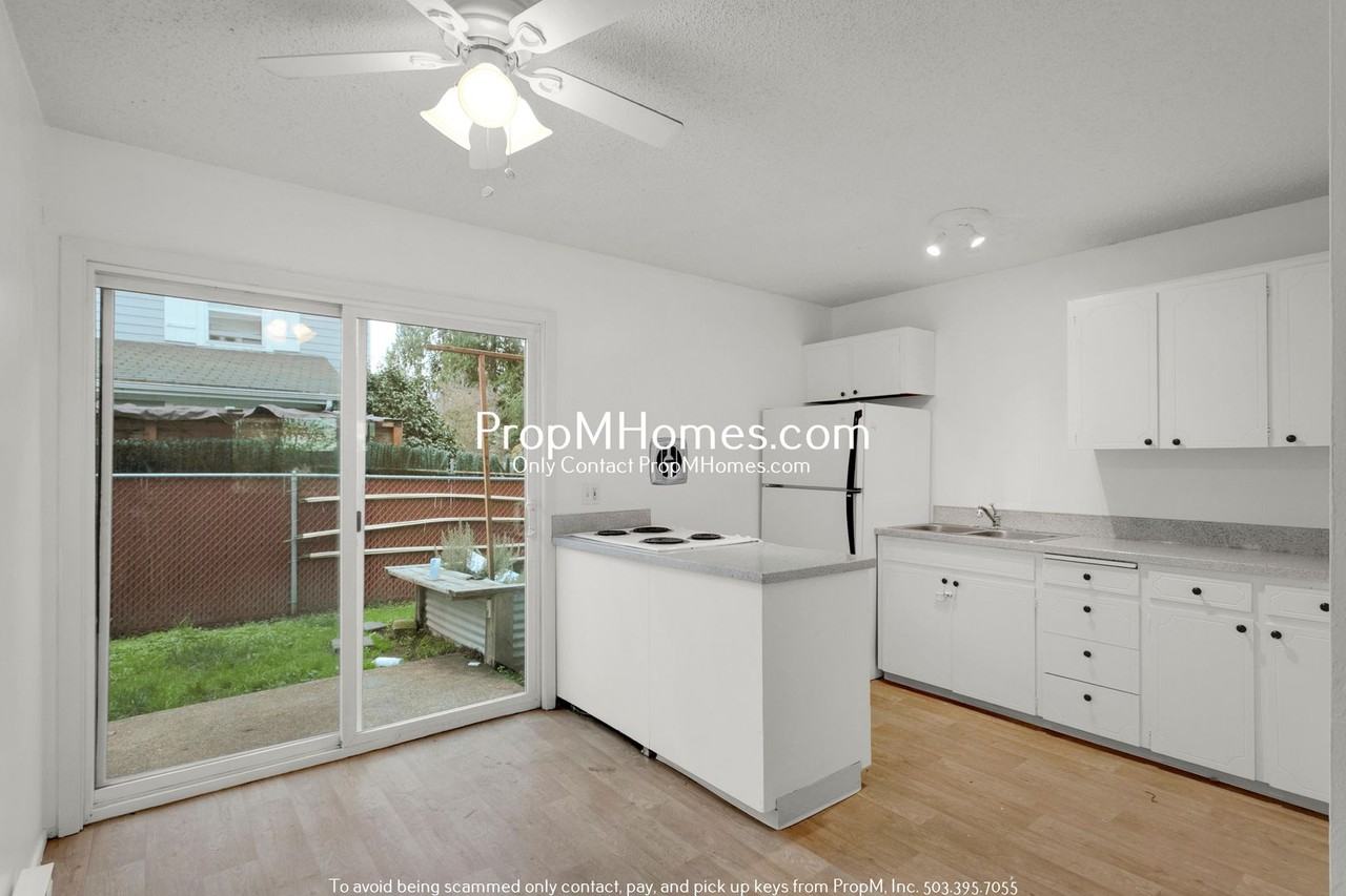 718 9th St - Photo 6 of 18