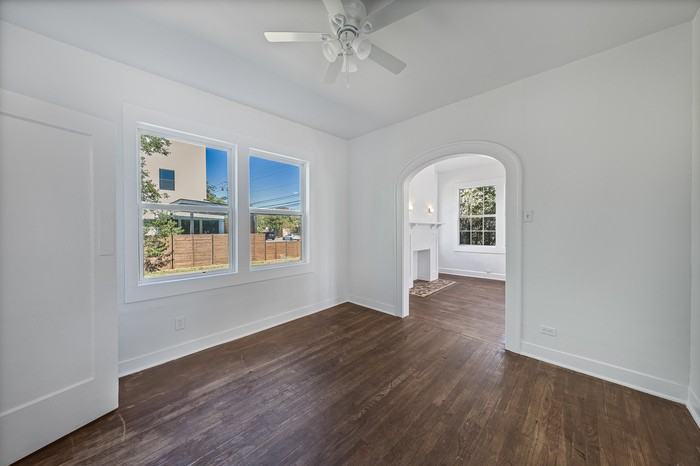 4414 Red River St - Photo 5 of 17