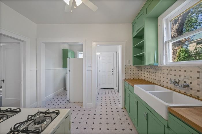 4414 Red River St - Photo 7 of 17