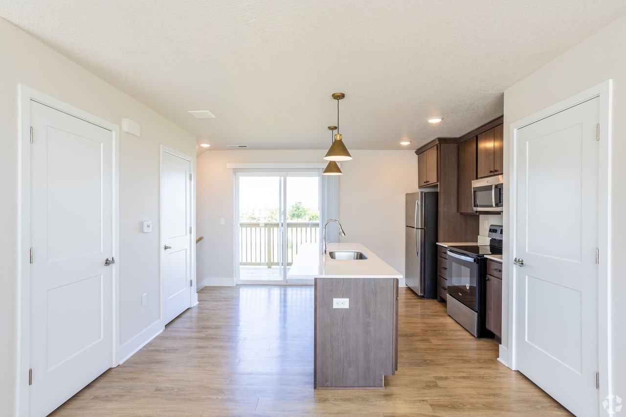 Aspen Ridge Townhomes - Photo 4 of 45