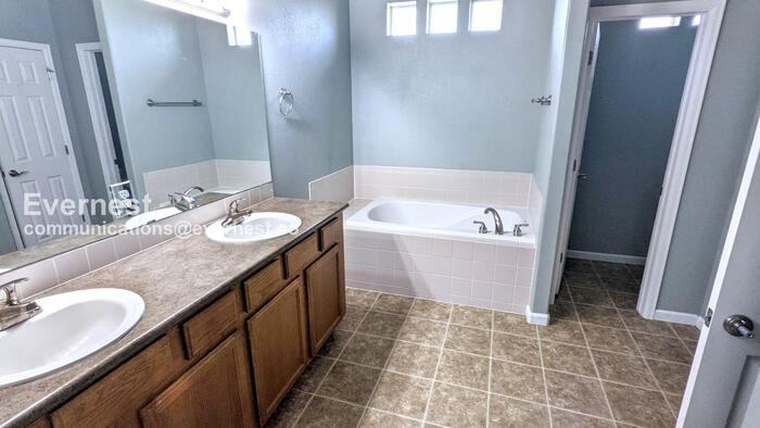 2921 Kansas Dr #G - Photo 7 of 20