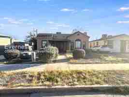 featured image of 934 E 7th St