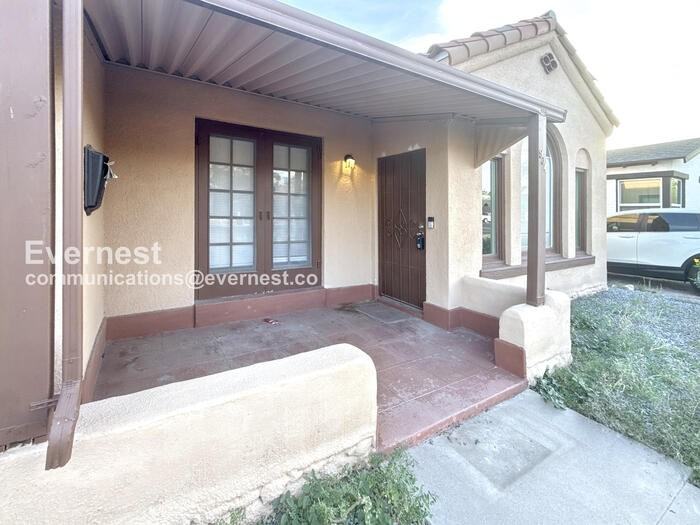 934 E 7th St - Photo 2 of 25