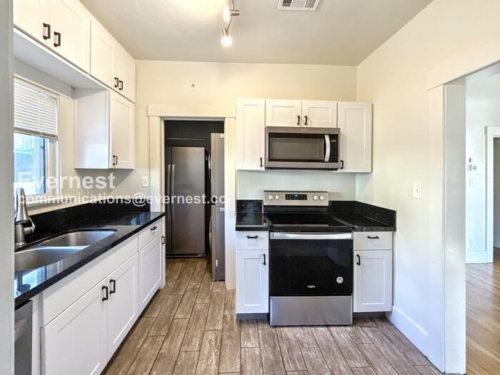 934 E 7th St - Photo 3 of 25