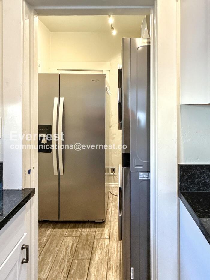 934 E 7th St - Photo 5 of 25