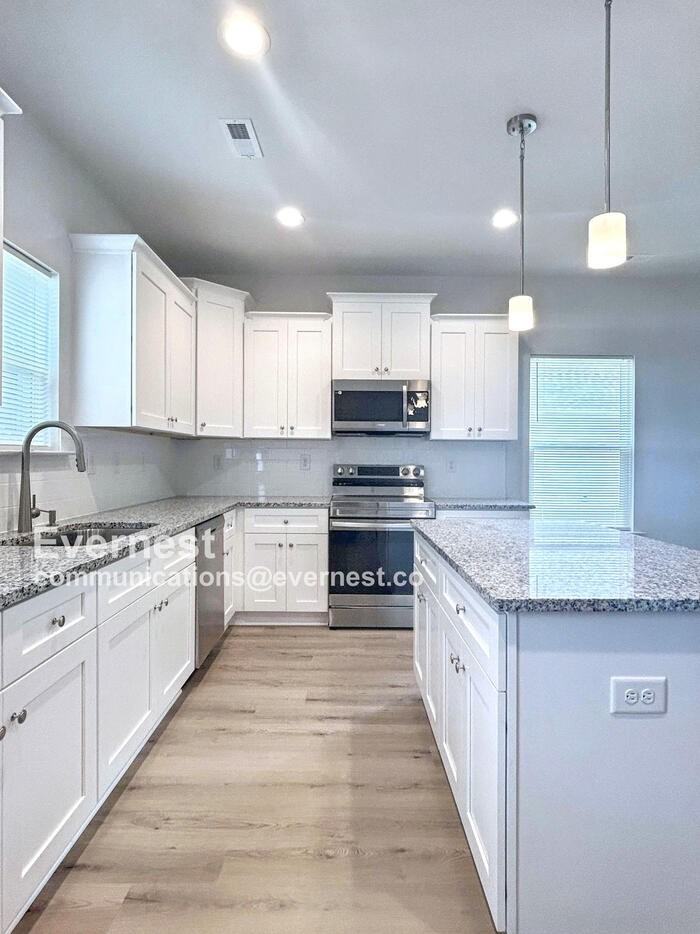 413 S Davis St - Photo 3 of 21