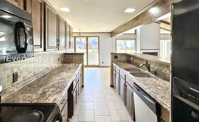 7453 Twin Brook Dr - Photo 3 of 20