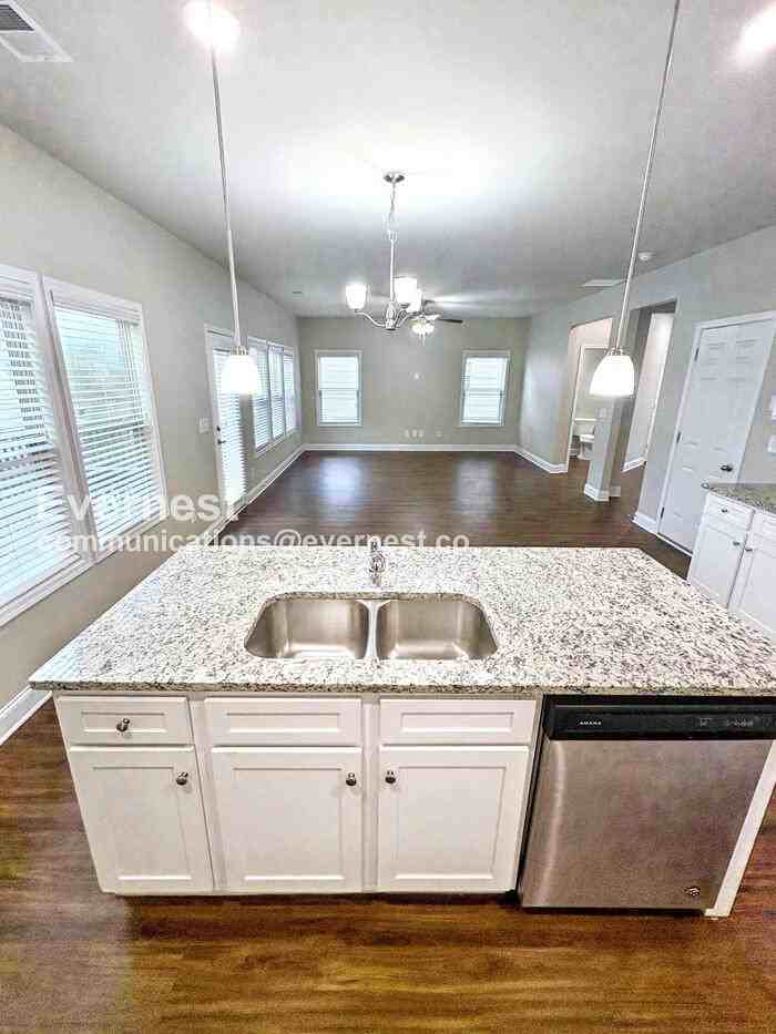 130 Mandy Lane - Photo 3 of 32