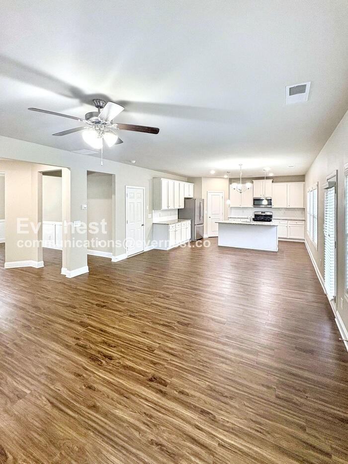 130 Mandy Lane - Photo 4 of 32