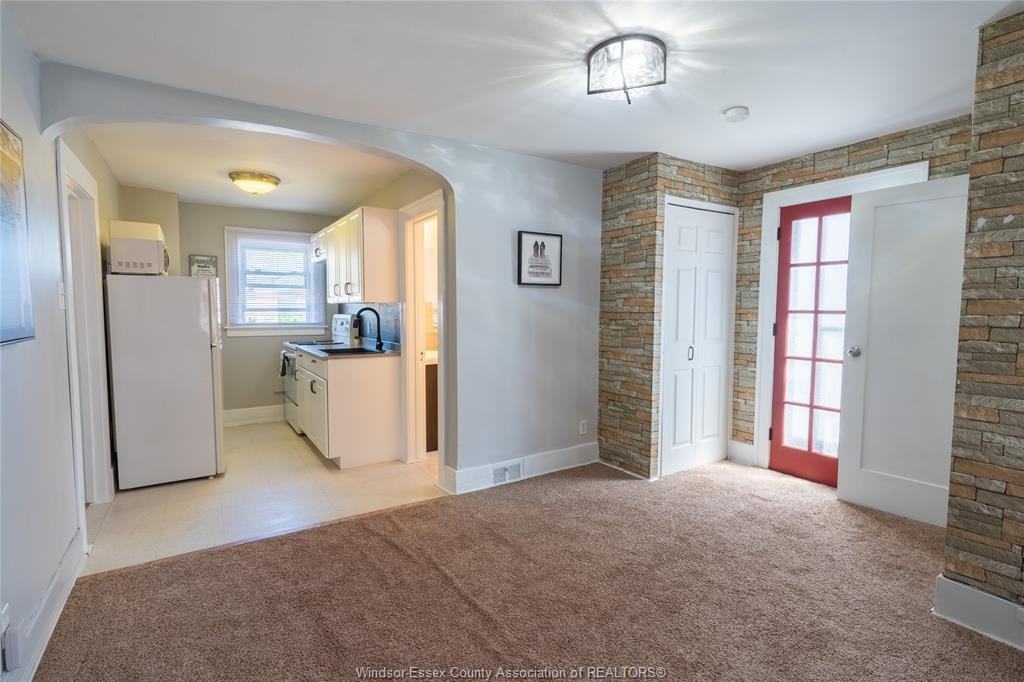 1664 Goyeau St Uppr - Photo 3 of 10