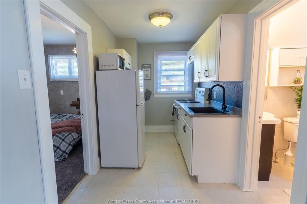 1664 Goyeau St Uppr - Photo 4 of 10