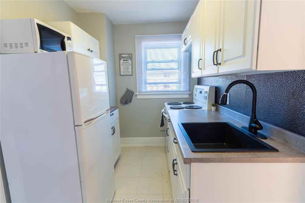 1664 Goyeau St Uppr - Photo 5 of 10