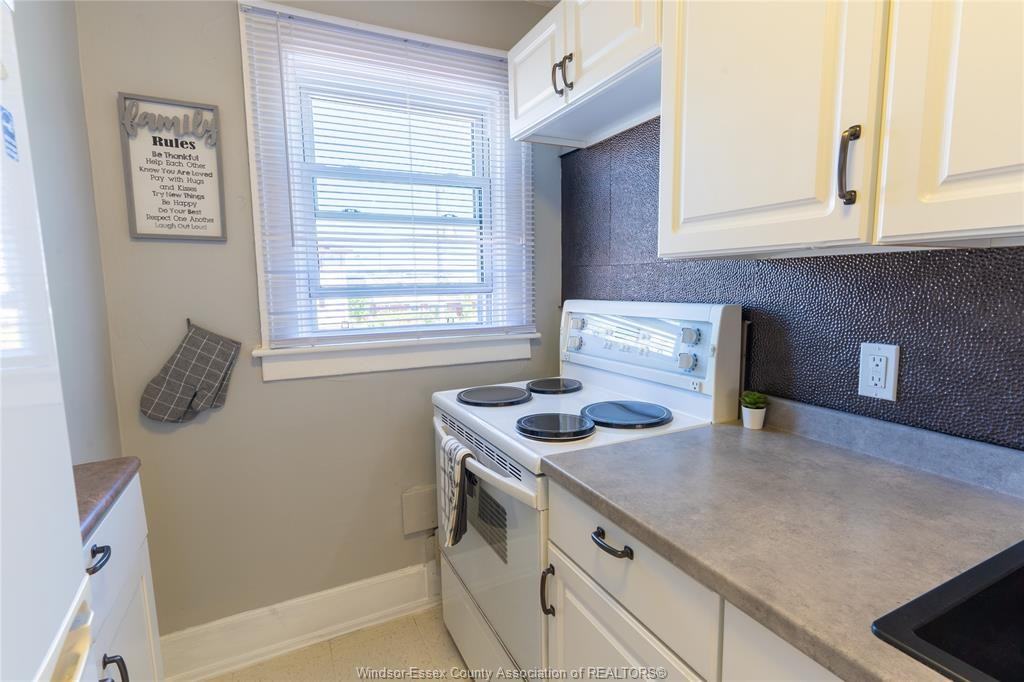 1664 Goyeau St Uppr - Photo 6 of 10