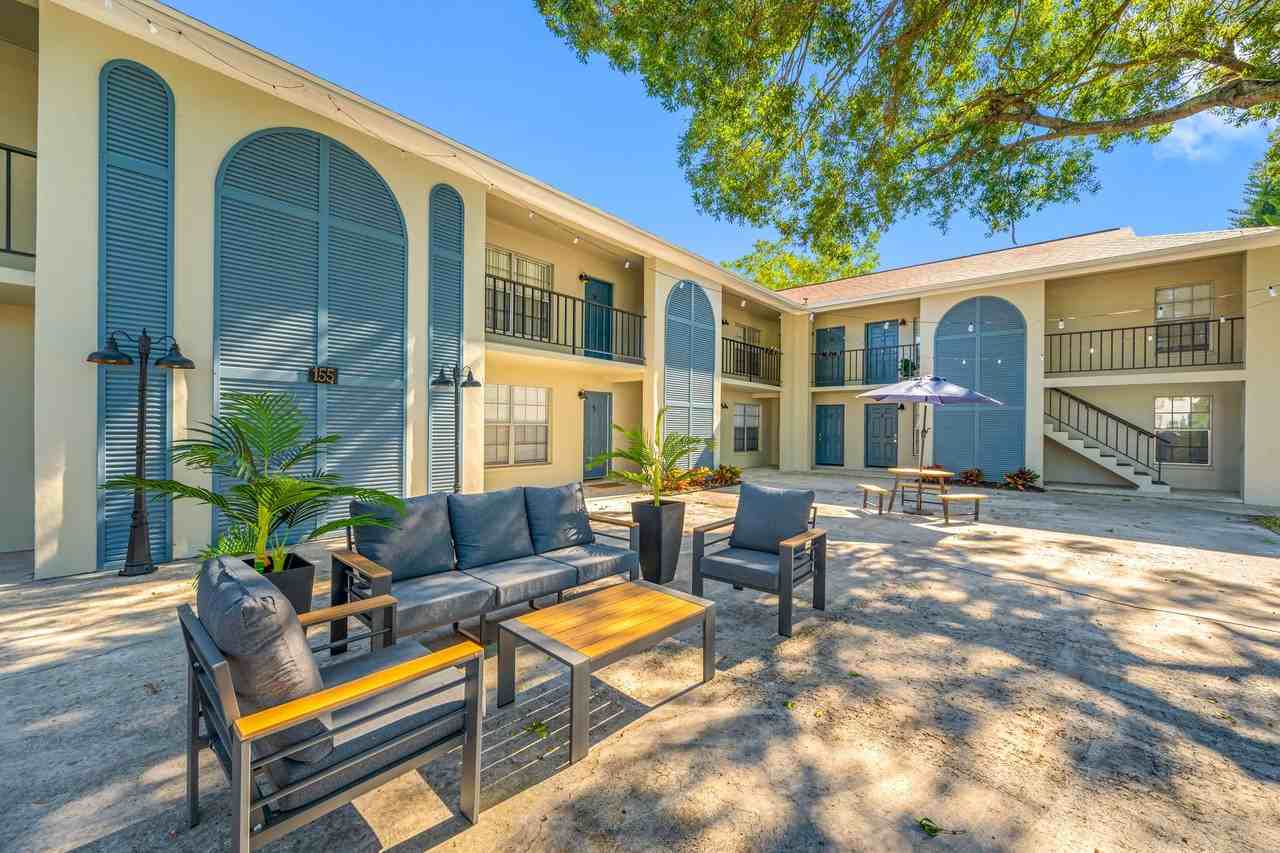 Amber Oaks | Renovated Upscale Island Apartments in the Heart of Davis Islands - Photo 3 of 9