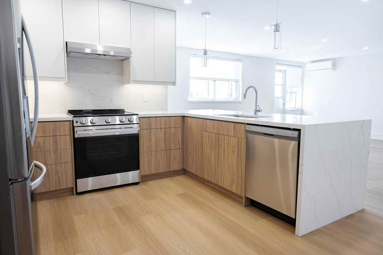 10 Fontenay - Photo 2 of 20