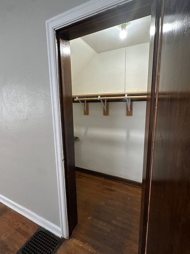 1520 W Jackson St - Photo 5 of 11