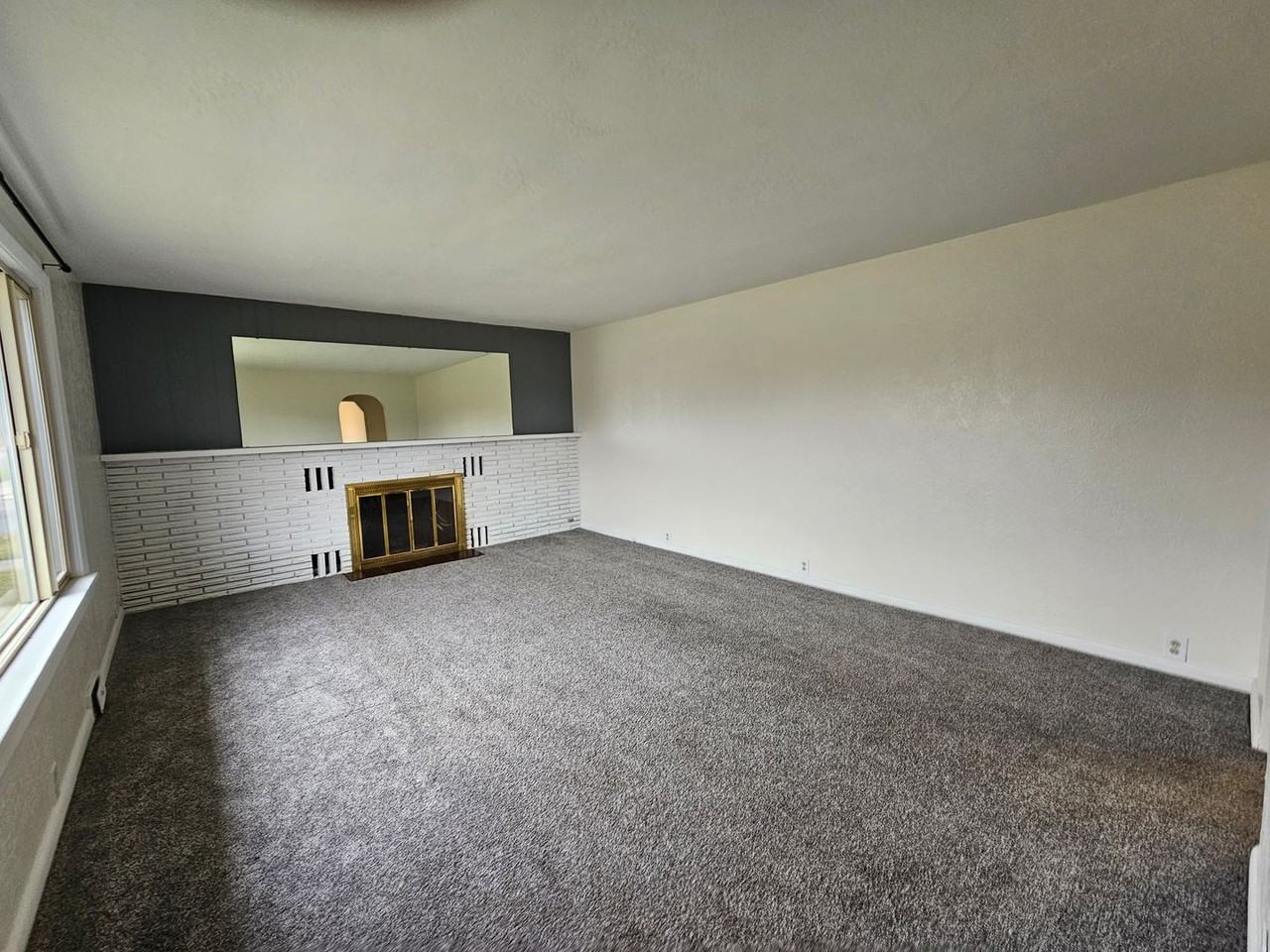 1310 S Catlin St - Photo 5 of 16