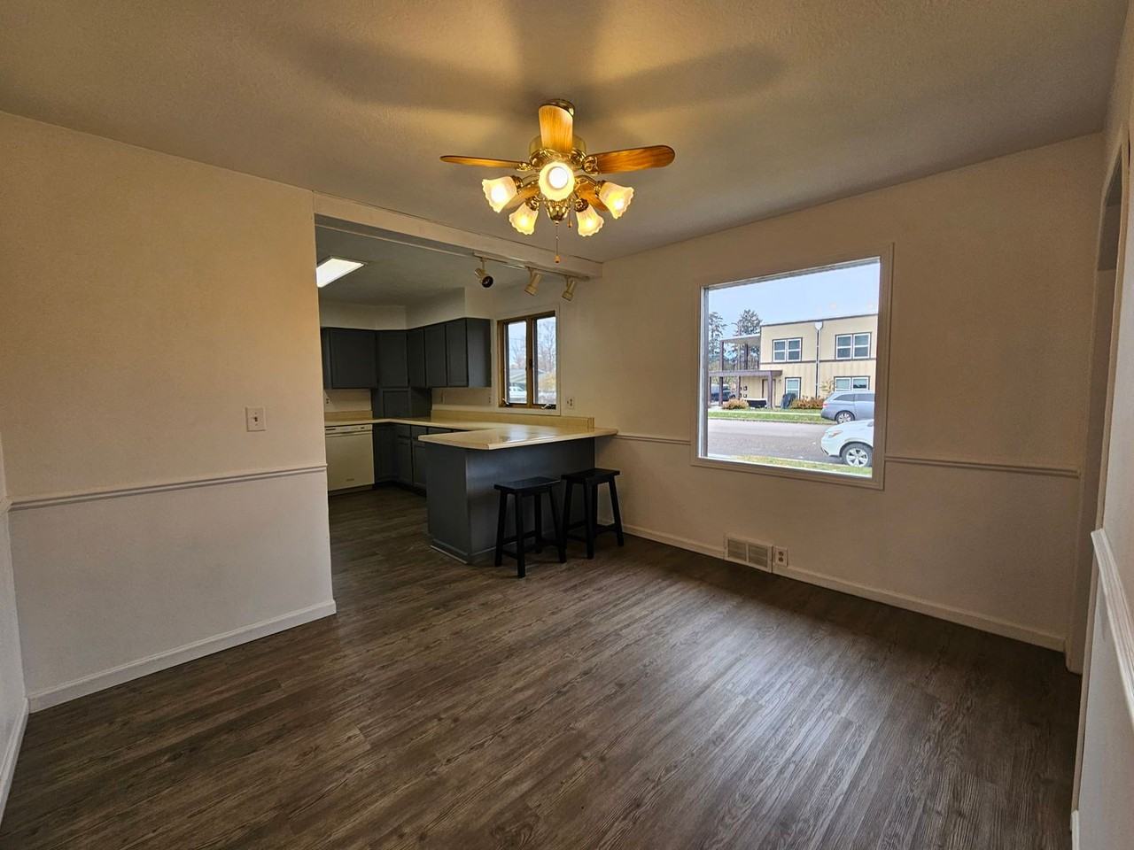 1310 S Catlin St - Photo 6 of 16