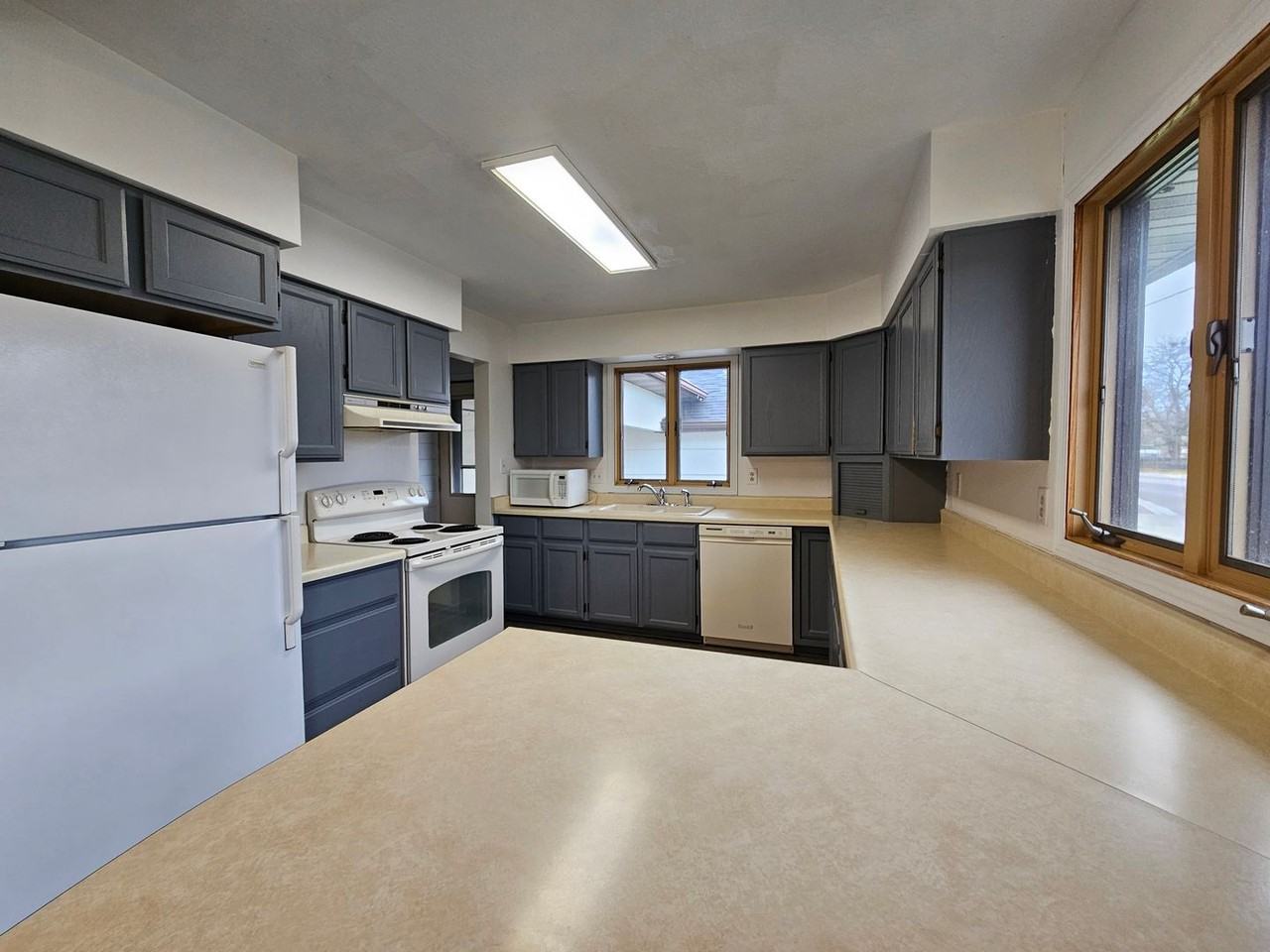 1310 S Catlin St - Photo 7 of 16