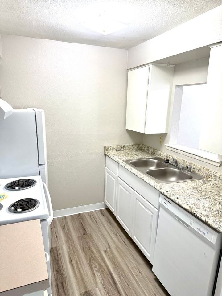 ZhH608 - R Street Apts - Photo 7 of 23