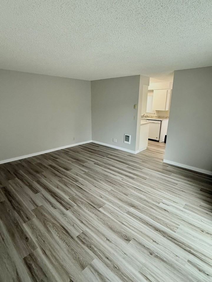 ZhH608 - R Street Apts - Photo 4 of 23