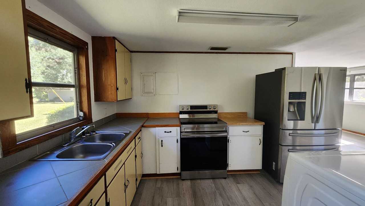 3310 Nw 42nd Ave - Photo 6 of 36