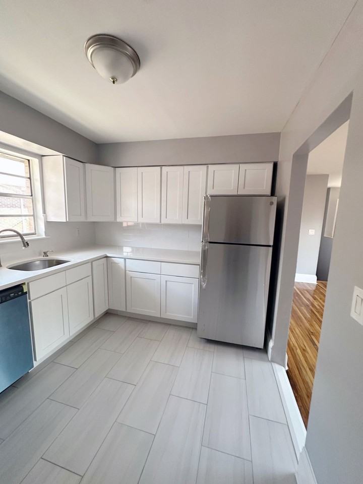 Stuyvesant Commons - Lyndhurst - Photo 2 of 9