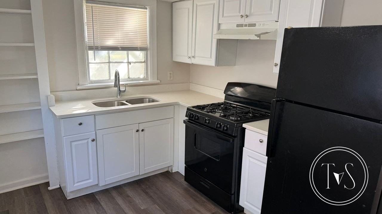 3706 Montgomery St - Photo 3 of 11