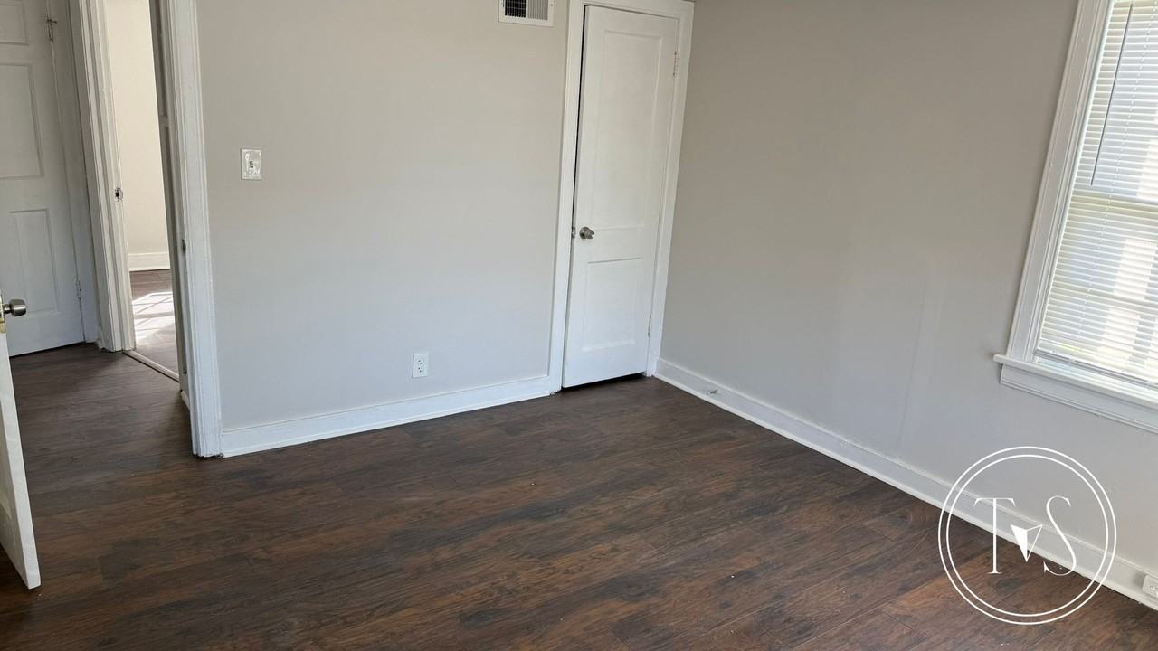 3706 Montgomery St - Photo 4 of 11