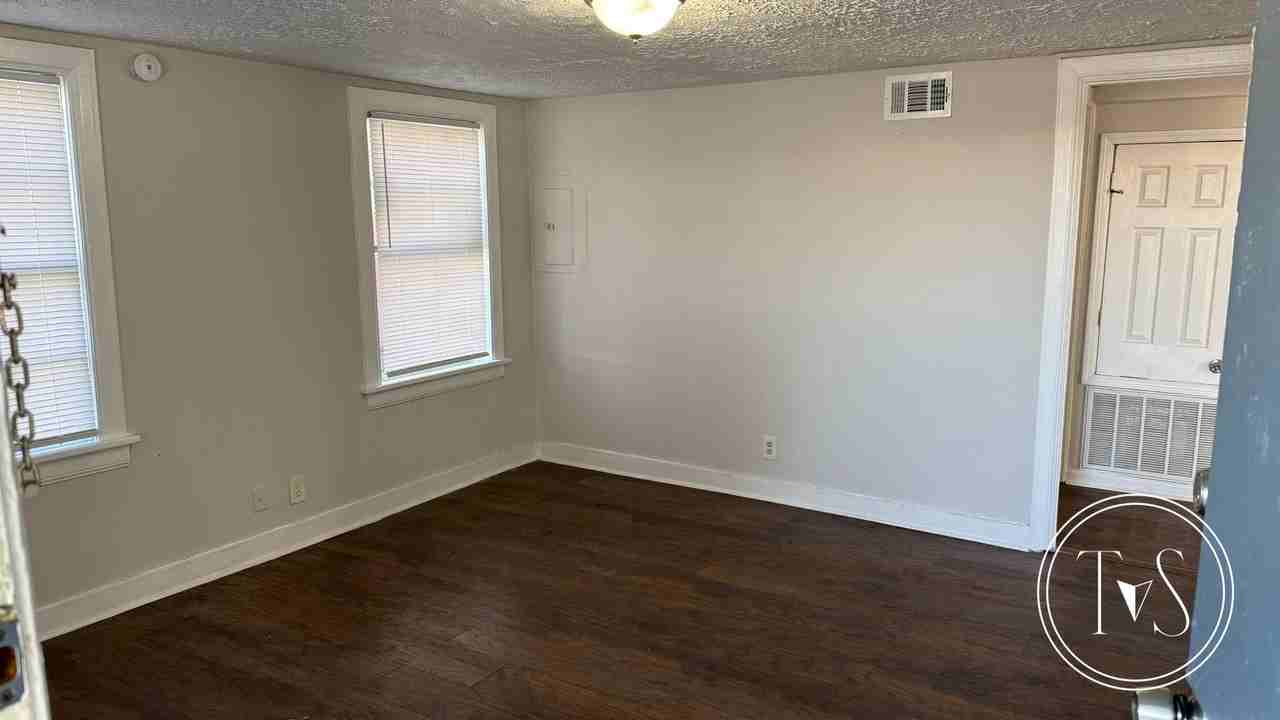 3706 Montgomery St - Photo 5 of 11