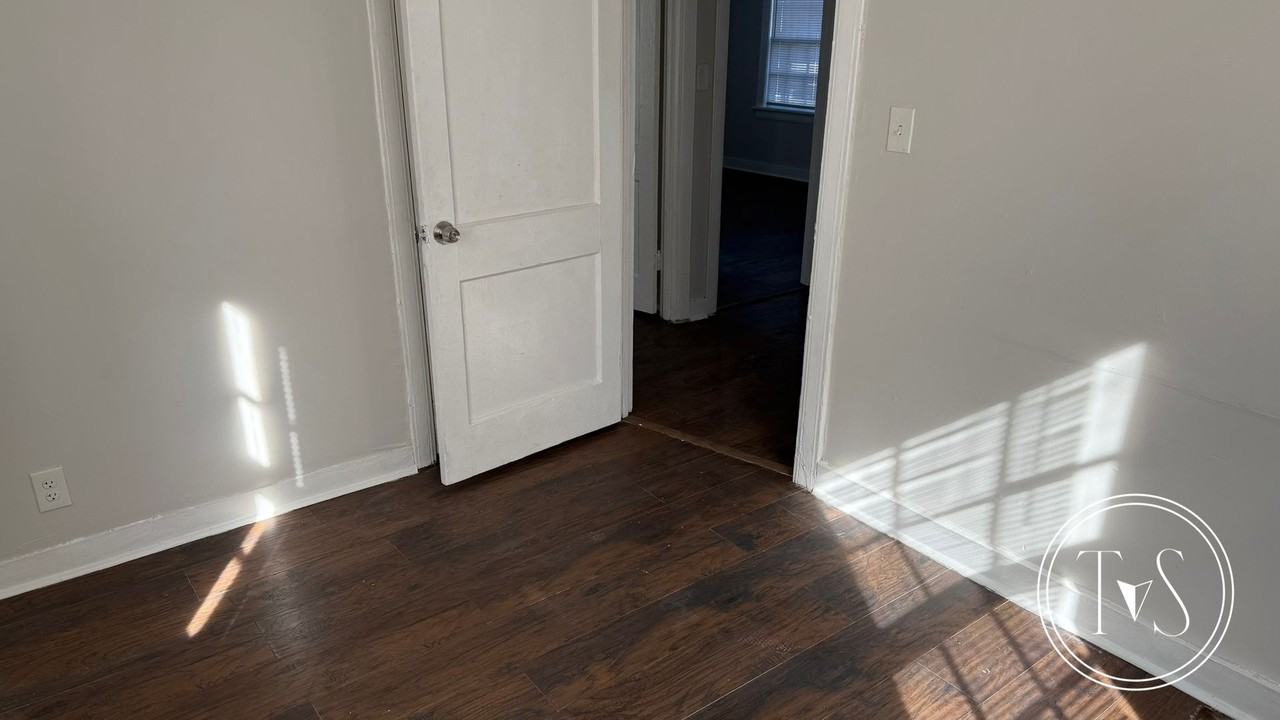 3706 Montgomery St - Photo 7 of 11