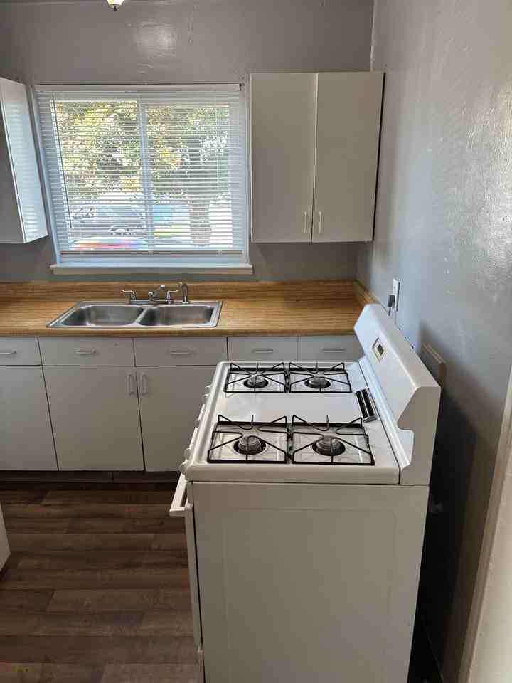 1510 N Brooks Ave - Photo 2 of 18