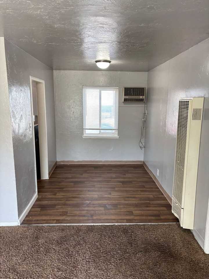 1510 N Brooks Ave - Photo 3 of 18