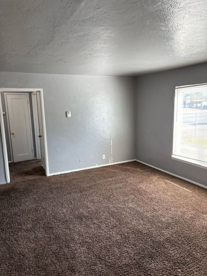 1510 N Brooks Ave - Photo 5 of 18