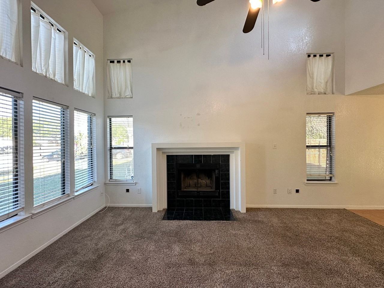 4304 Vicki Dr - Photo 3 of 29