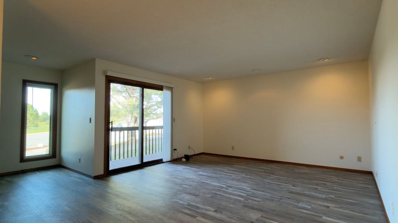 3901 Doral Dr - Photo 2 of 15