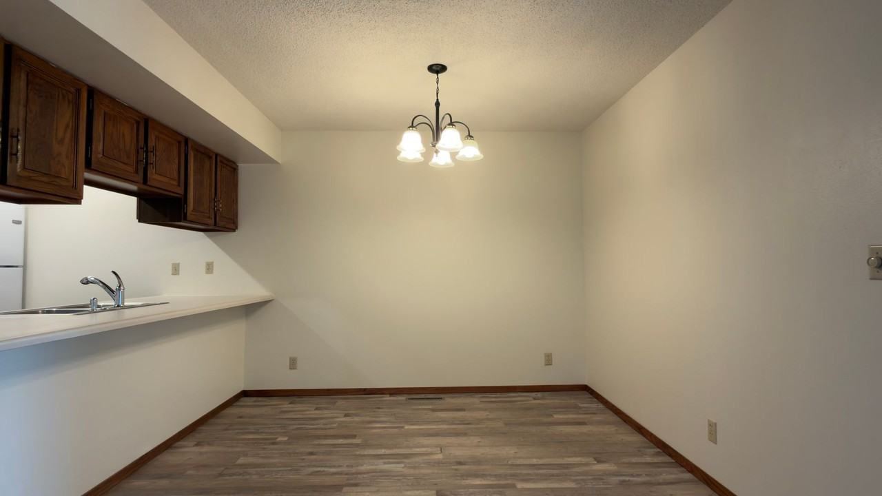 3901 Doral Dr - Photo 3 of 15